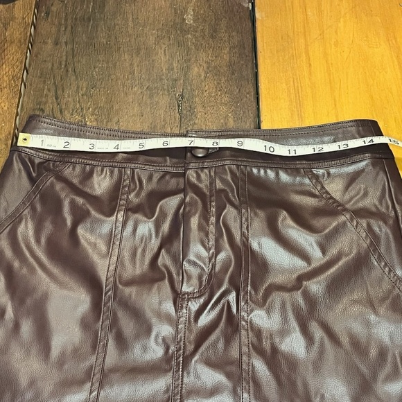 Marie Oliver Braden Vegan Leather Mini Skirt in Size 2 - Picture 4 of 8
